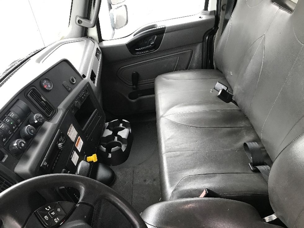 Medium Duty Box Truck-Light and Medium Duty Trucks-International-2019-MV607-West Sacramento-CA-166,034\n\t\tmiles-$ 45,000 - Image 19