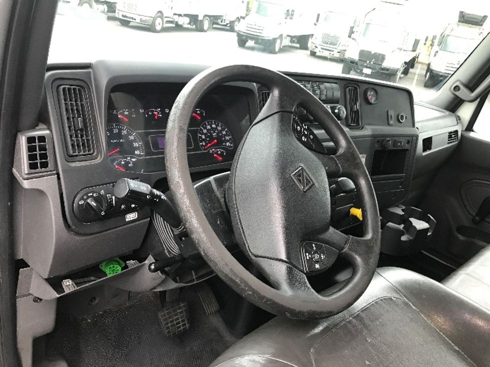 Medium Duty Box Truck-Light and Medium Duty Trucks-International-2019-MV607-West Sacramento-CA-166,034\n\t\tmiles-$ 45,000 - Image 17