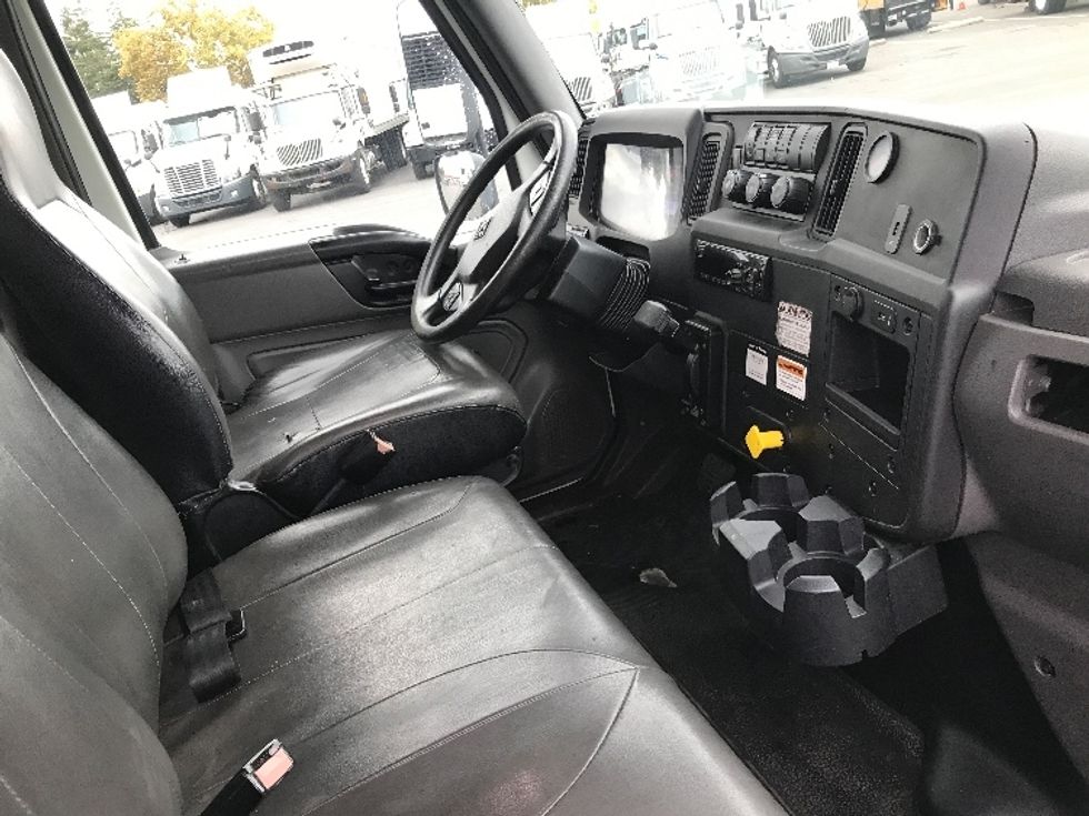 Medium Duty Box Truck-Light and Medium Duty Trucks-International-2019-MV607-West Sacramento-CA-166,034\n\t\tmiles-$ 45,000 - Image 22