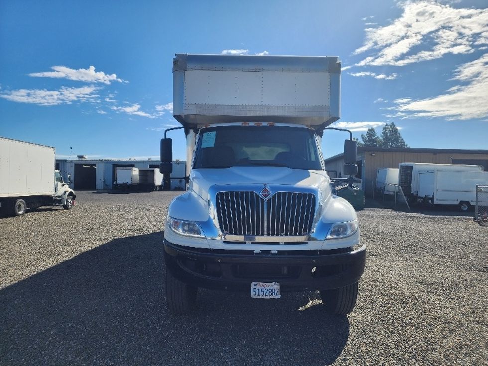Medium Duty Box Truck-Light and Medium Duty Trucks-International-2019-MV607-West Sacramento-CA-194,136\n\t\tmiles-$ 53,000 - Image 2