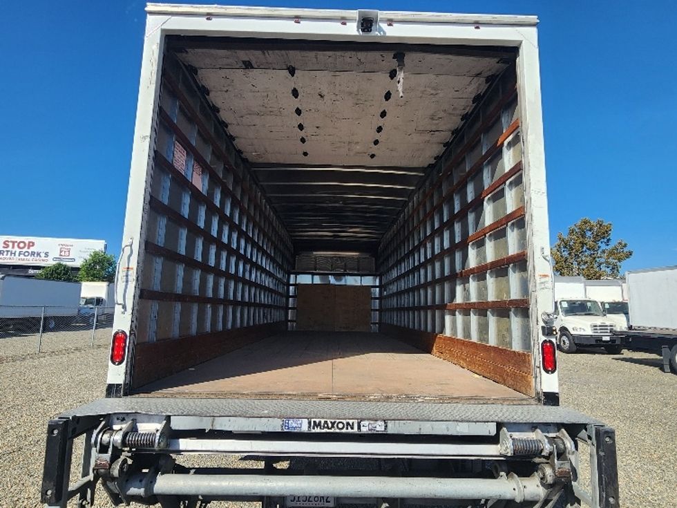 Medium Duty Box Truck-Light and Medium Duty Trucks-International-2019-MV607-West Sacramento-CA-194,136\n\t\tmiles-$ 53,000 - Image 8