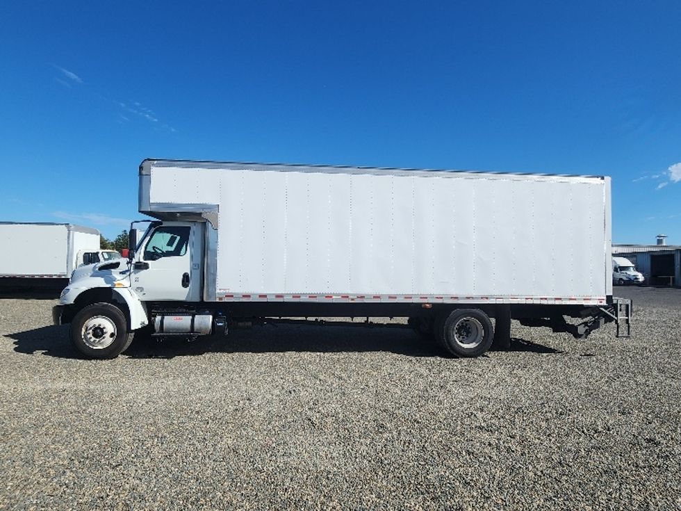 Medium Duty Box Truck-Light and Medium Duty Trucks-International-2019-MV607-West Sacramento-CA-194,136\n\t\tmiles-$ 53,000 - Image 4