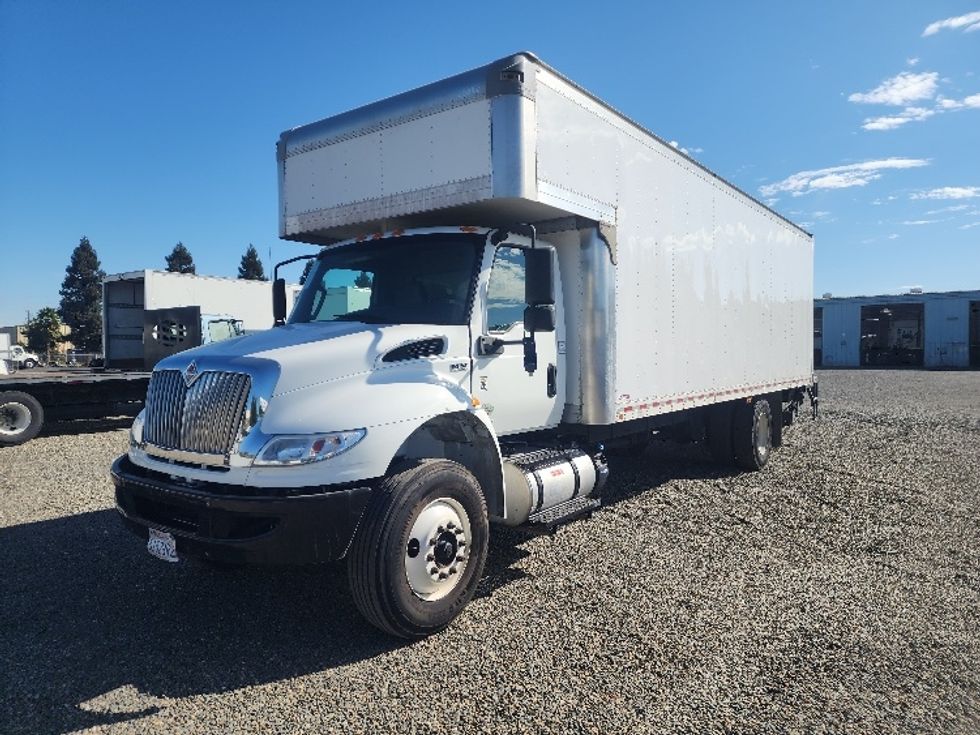 Medium Duty Box Truck-Light and Medium Duty Trucks-International-2019-MV607-West Sacramento-CA-194,136\n\t\tmiles-$ 53,000 - Image 3