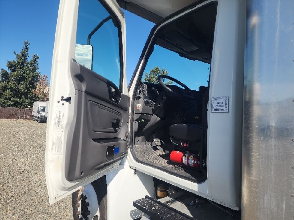 Medium Duty Box Truck-Light and Medium Duty Trucks-International-2019-MV607-West Sacramento-CA-194,136\n\t\tmiles-$ 53,000 - Image 16
