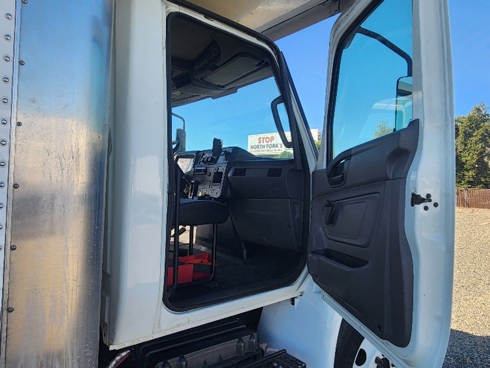 Medium Duty Box Truck-Light and Medium Duty Trucks-International-2019-MV607-West Sacramento-CA-194,136\n\t\tmiles-$ 53,000 - Image 20