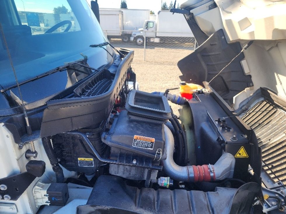Medium Duty Box Truck-Light and Medium Duty Trucks-International-2019-MV607-West Sacramento-CA-194,136\n\t\tmiles-$ 53,000 - Image 23