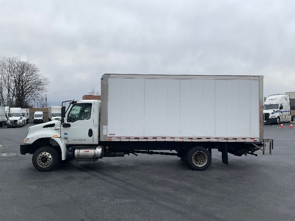 Medium Duty Box Truck-Light and Medium Duty Trucks-International-2019-MV607LP-Harrisburg-PA-165,816\n\t\tmiles-$ 35,000 - Image 4