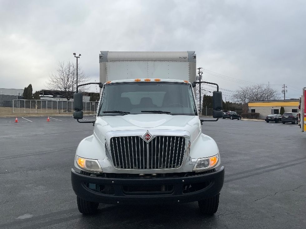 Medium Duty Box Truck-Light and Medium Duty Trucks-International-2019-MV607LP-Harrisburg-PA-165,816\n\t\tmiles-$ 35,000 - Image 2