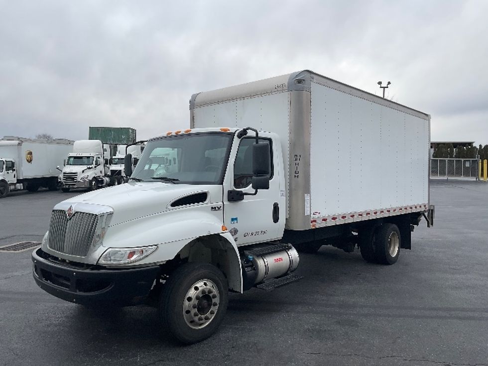 Medium Duty Box Truck-Light and Medium Duty Trucks-International-2019-MV607LP-Harrisburg-PA-165,816\n\t\tmiles-$ 35,000 - Image 1