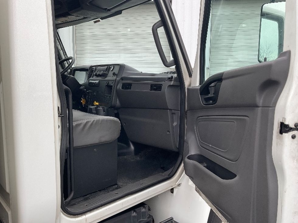 Medium Duty Box Truck-Light and Medium Duty Trucks-International-2019-MV607LP-Harrisburg-PA-165,816\n\t\tmiles-$ 35,000 - Image 20