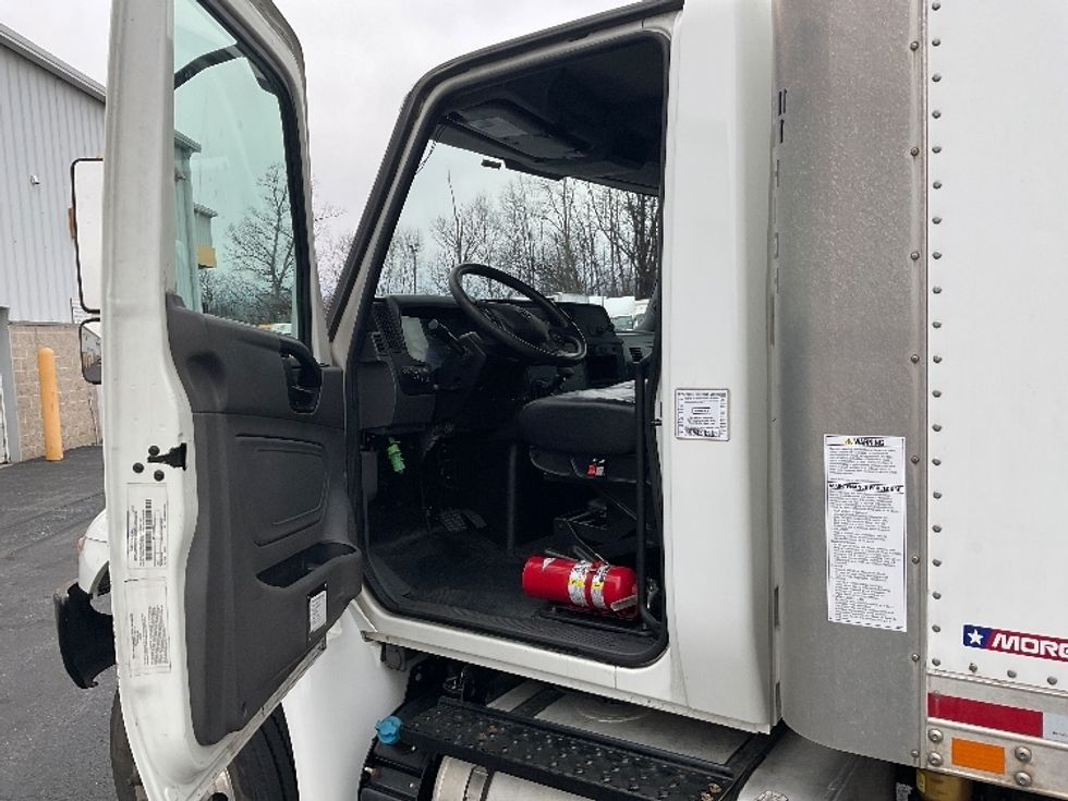 Medium Duty Box Truck-Light and Medium Duty Trucks-International-2019-MV607LP-Harrisburg-PA-165,816\n\t\tmiles-$ 35,000 - Image 16