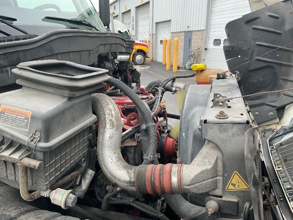 Medium Duty Box Truck-Light and Medium Duty Trucks-International-2019-MV607LP-Harrisburg-PA-165,816\n\t\tmiles-$ 35,000 - Image 23