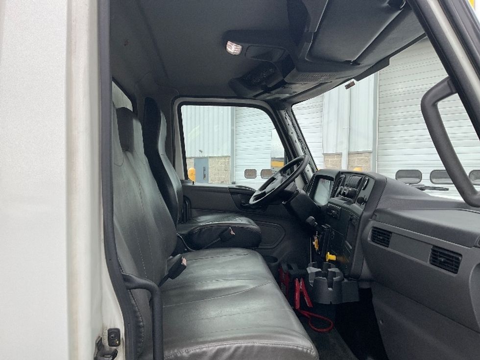 Medium Duty Box Truck-Light and Medium Duty Trucks-International-2019-MV607LP-Harrisburg-PA-165,816\n\t\tmiles-$ 35,000 - Image 22
