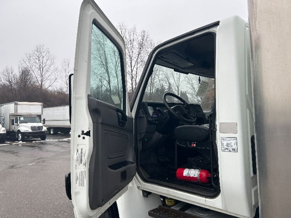 Medium Duty Box Truck-Light and Medium Duty Trucks-International-2020-MV607-Akron-OH-111,547\n\t\tmiles-$ 51,000 - Image 16
