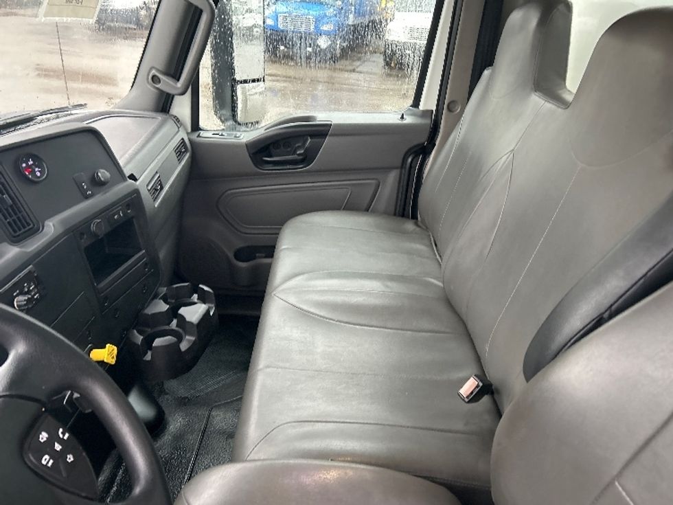 Medium Duty Box Truck-Light and Medium Duty Trucks-International-2020-MV607-Akron-OH-111,547\n\t\tmiles-$ 51,000 - Image 19