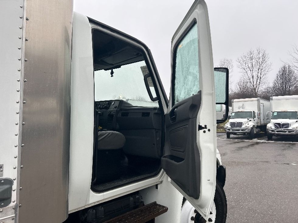Medium Duty Box Truck-Light and Medium Duty Trucks-International-2020-MV607-Akron-OH-111,547\n\t\tmiles-$ 51,000 - Image 20