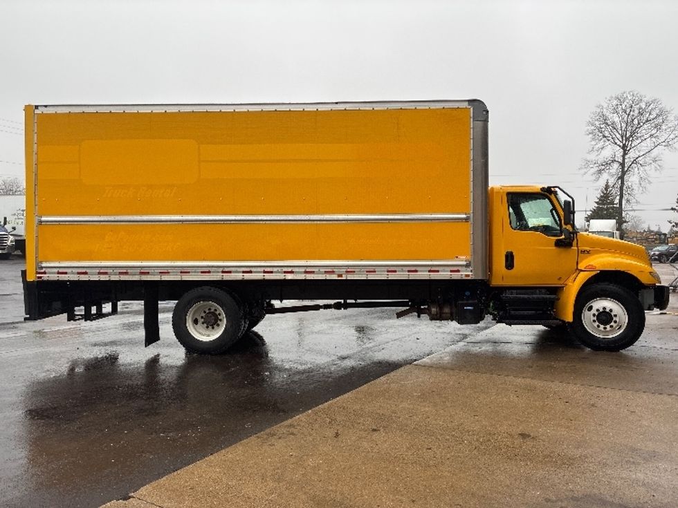 Medium Duty Box Truck-Light and Medium Duty Trucks-International-2020-MV607-Akron-OH-173,806\n\t\tmiles-$ 32,750 - Image 13