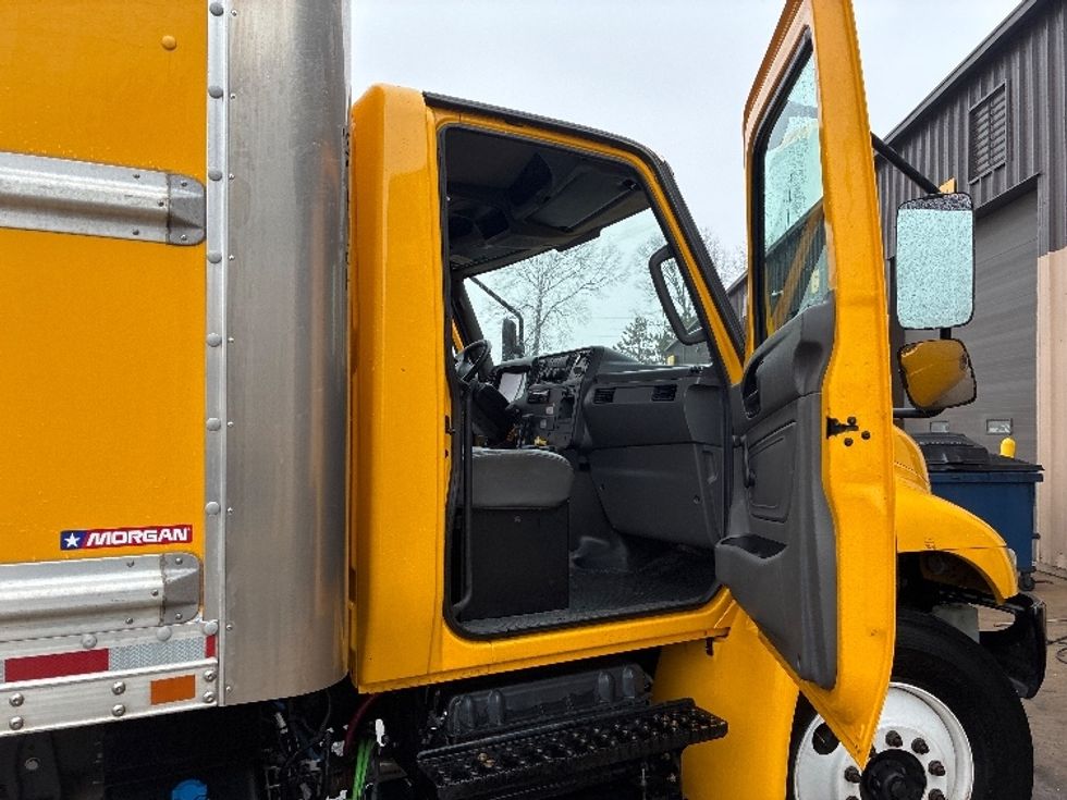 Medium Duty Box Truck-Light and Medium Duty Trucks-International-2020-MV607-Akron-OH-173,806\n\t\tmiles-$ 32,750 - Image 18