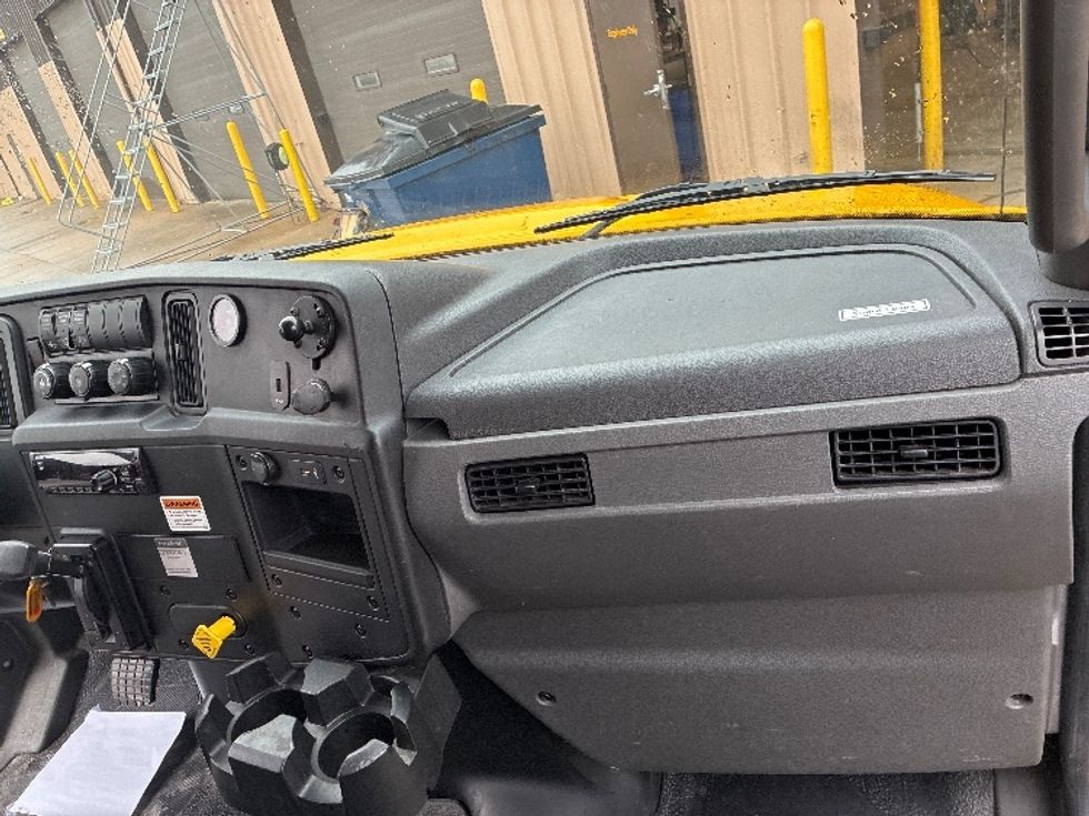 Medium Duty Box Truck-Light and Medium Duty Trucks-International-2020-MV607-Akron-OH-173,806\n\t\tmiles-$ 32,750 - Image 19