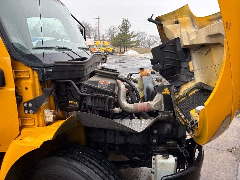 Medium Duty Box Truck-Light and Medium Duty Trucks-International-2020-MV607-Akron-OH-173,806\n\t\tmiles-$ 32,750 - Image 21