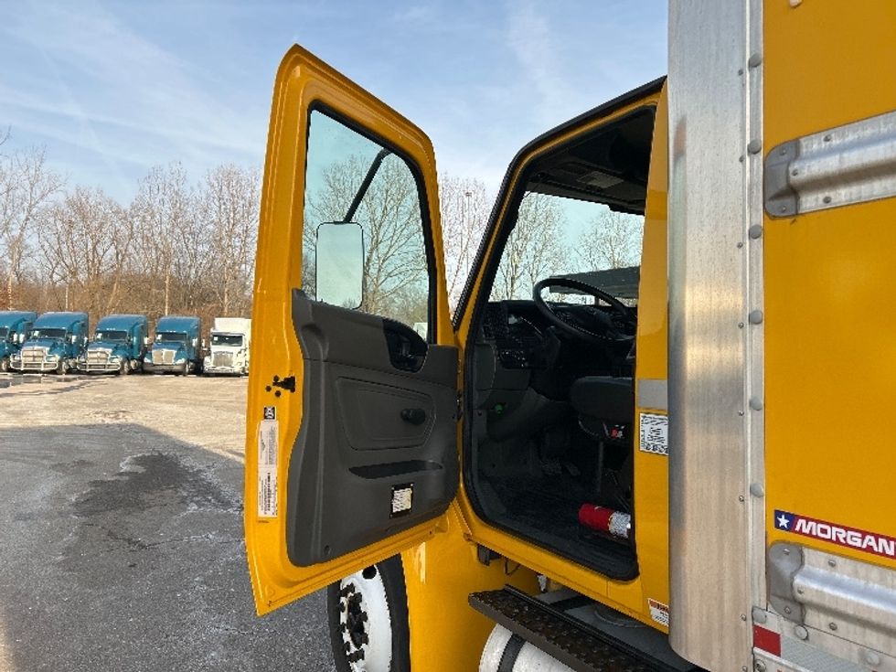 Medium Duty Box Truck-Light and Medium Duty Trucks-International-2020-MV607-Akron-OH-177,977\n\t\tmiles-$ 32,250 - Image 16