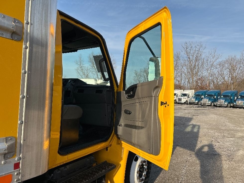 Medium Duty Box Truck-Light and Medium Duty Trucks-International-2020-MV607-Akron-OH-177,977\n\t\tmiles-$ 32,250 - Image 20