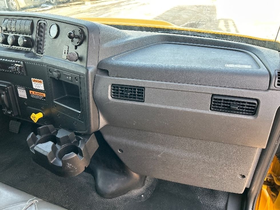 Medium Duty Box Truck-Light and Medium Duty Trucks-International-2020-MV607-Akron-OH-177,977\n\t\tmiles-$ 32,250 - Image 21