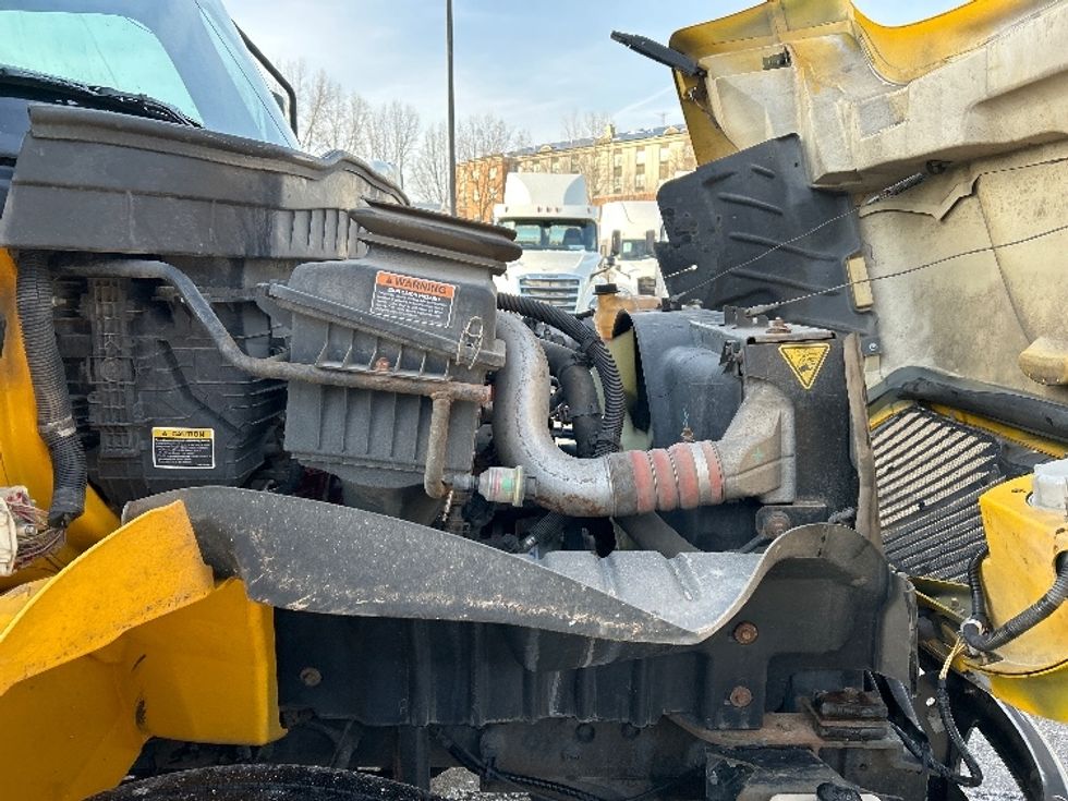 Medium Duty Box Truck-Light and Medium Duty Trucks-International-2020-MV607-Akron-OH-177,977\n\t\tmiles-$ 32,250 - Image 23