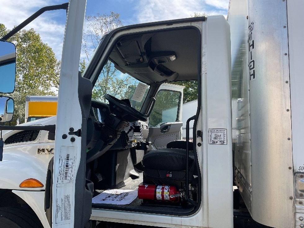 Medium Duty Box Truck-Light and Medium Duty Trucks-International-2020-MV607-Akron-OH-260,708\n\t\tmiles-$ 27,000 - Image 16