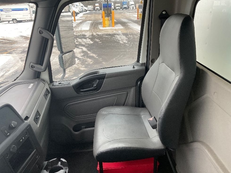 Medium Duty Box Truck-Light and Medium Duty Trucks-International-2020-MV607-Akron-OH-81,068\n\t\tmiles-$ 55,500 - Image 19