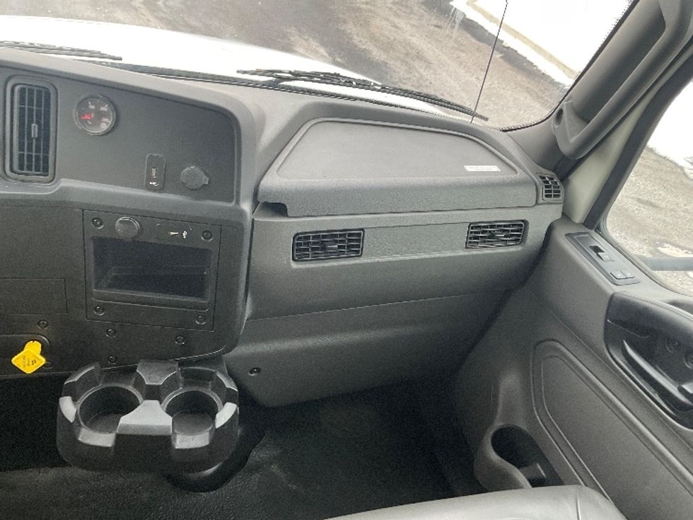 Medium Duty Box Truck-Light and Medium Duty Trucks-International-2020-MV607-Akron-OH-81,068\n\t\tmiles-$ 55,500 - Image 21