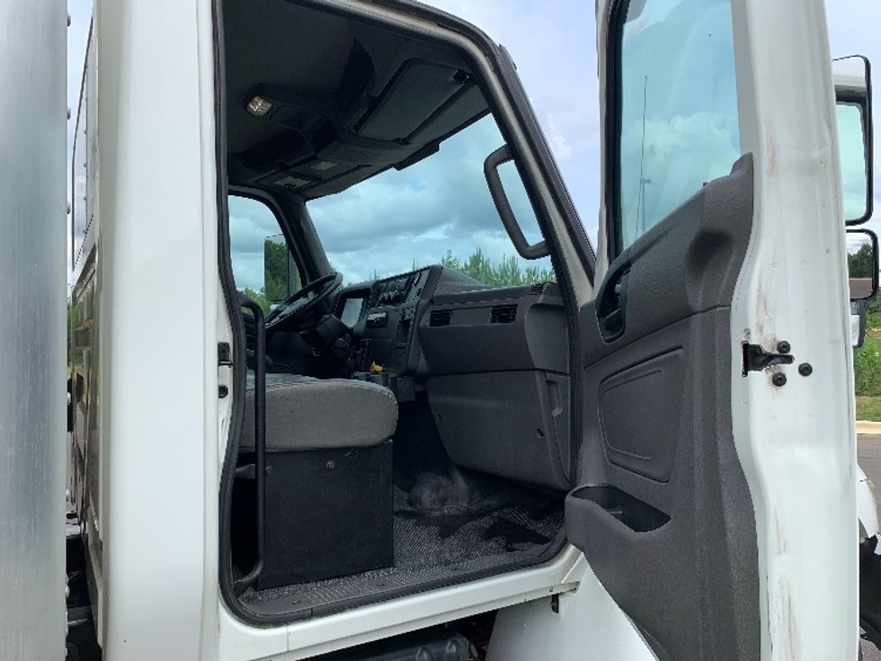 Medium Duty Box Truck-Light and Medium Duty Trucks-International-2020-MV607-Alabaster-AL-247,183\n\t\tmiles-$ 34,000 - Image 19