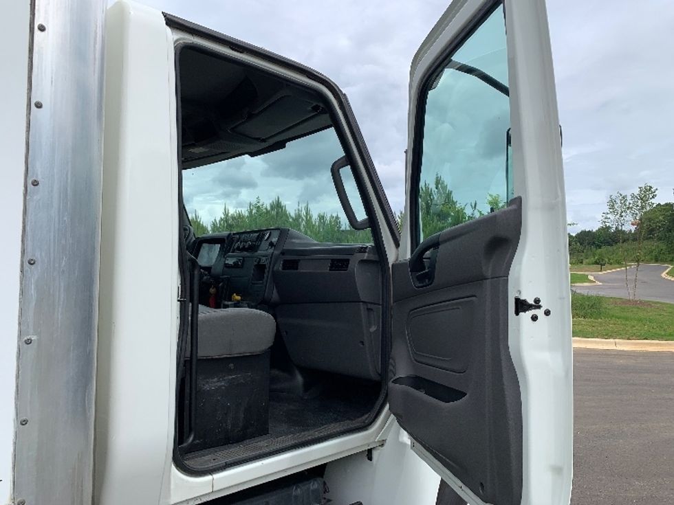 Medium Duty Box Truck-Light and Medium Duty Trucks-International-2020-MV607-Alabaster-AL-267,693\n\t\tmiles-$ 33,500 - Image 19