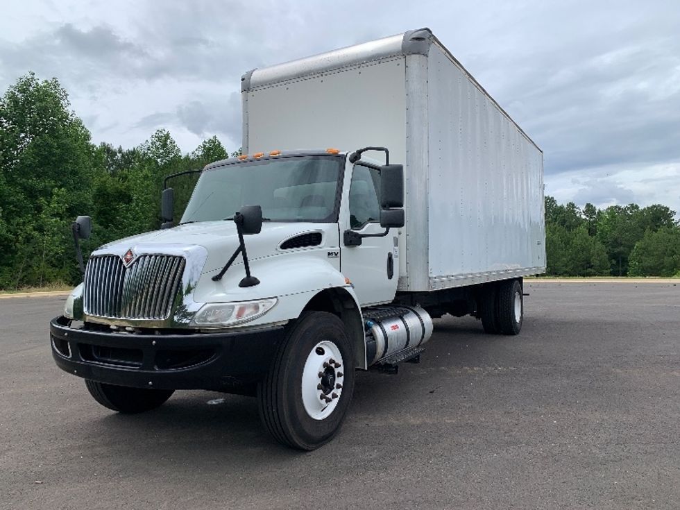 Medium Duty Box Truck-Light and Medium Duty Trucks-International-2020-MV607-Alabaster-AL-267,693\n\t\tmiles-$ 33,500 - Image 3