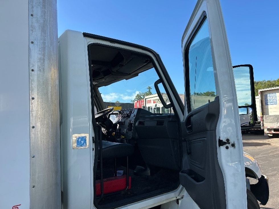 Medium Duty Box Truck-Light and Medium Duty Trucks-International-2020-MV607-Albany-NY-158,795\n\t\tmiles-$ 41,000 - Image 20