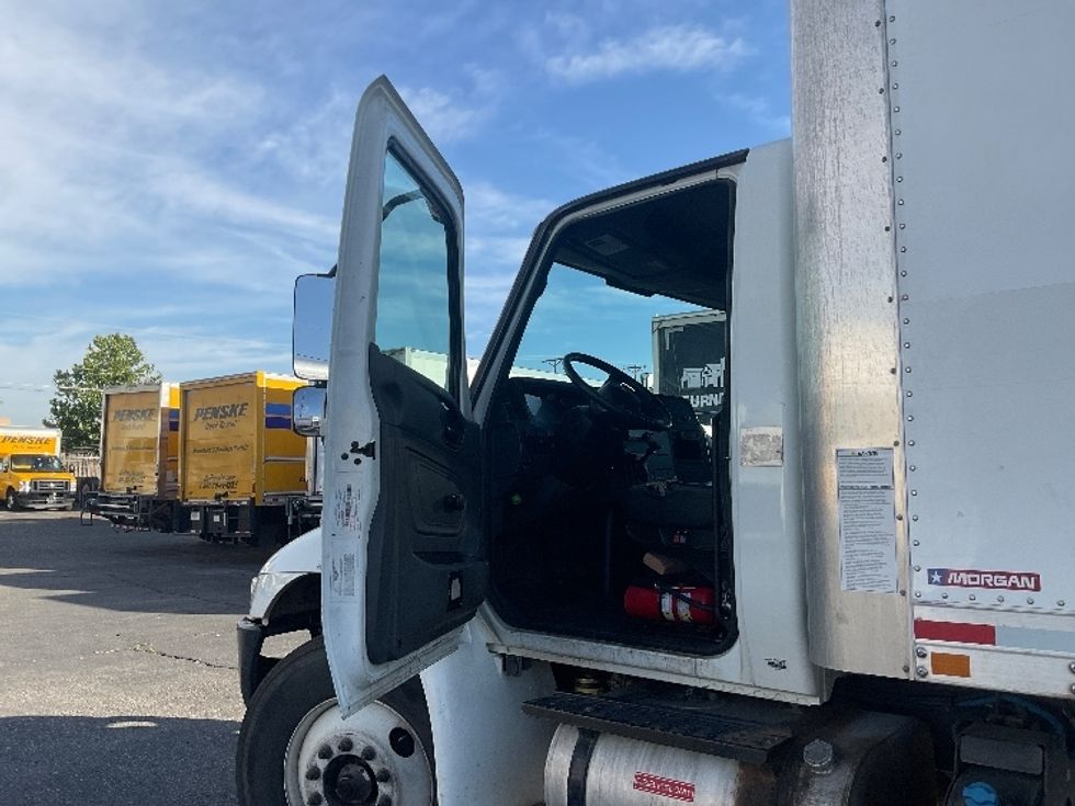 Medium Duty Box Truck-Light and Medium Duty Trucks-International-2020-MV607-Albuquerque-NM-211,000\n\t\tmiles-$ 43,500 - Image 16