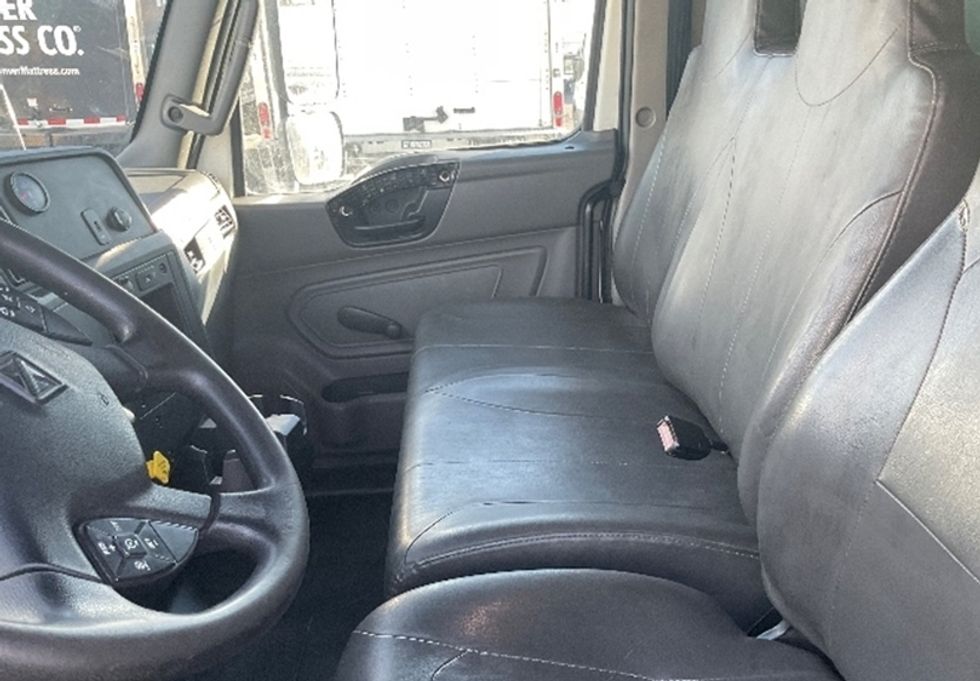 Medium Duty Box Truck-Light and Medium Duty Trucks-International-2020-MV607-Albuquerque-NM-211,000\n\t\tmiles-$ 43,500 - Image 19