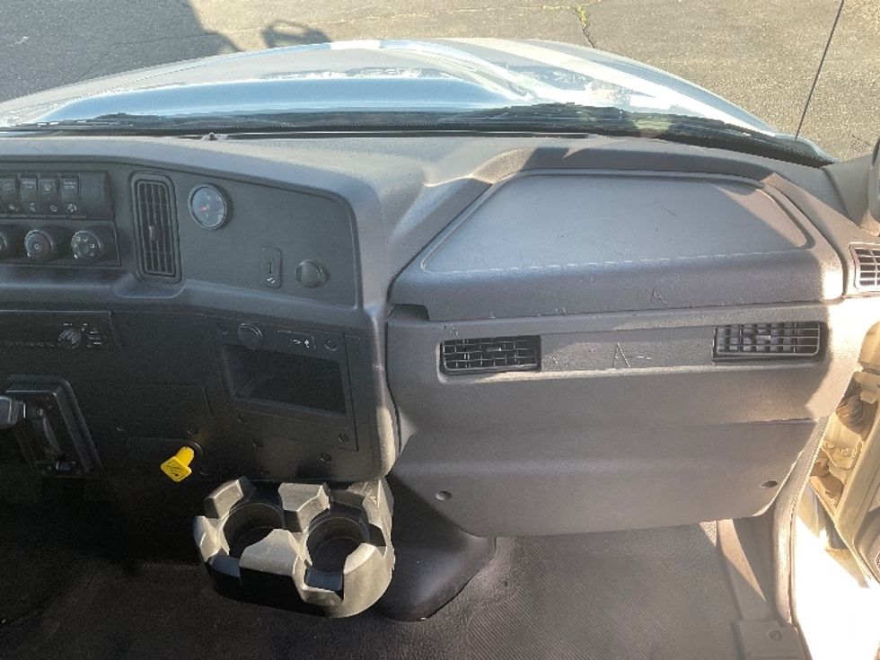 Medium Duty Box Truck-Light and Medium Duty Trucks-International-2020-MV607-Albuquerque-NM-211,000\n\t\tmiles-$ 43,500 - Image 21