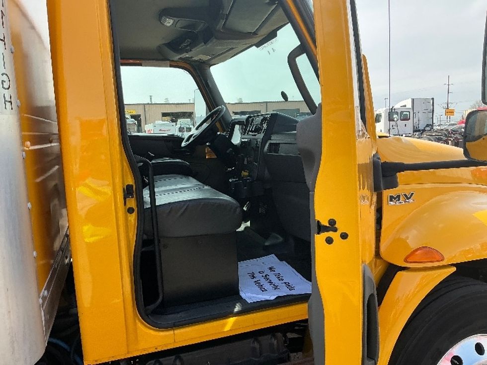 Medium Duty Box Truck-Light and Medium Duty Trucks-International-2020-MV607-Albuquerque-NM-221,888\n\t\tmiles-$ 39,000 - Image 20