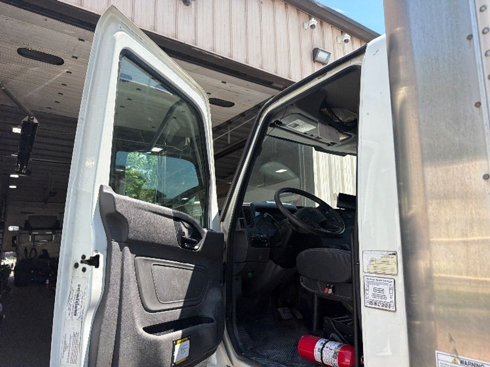 Medium Duty Box Truck-Light and Medium Duty Trucks-International-2020-MV607-Alexandria-VA-90,400\n\t\tmiles-$ 63,500 - Image 16