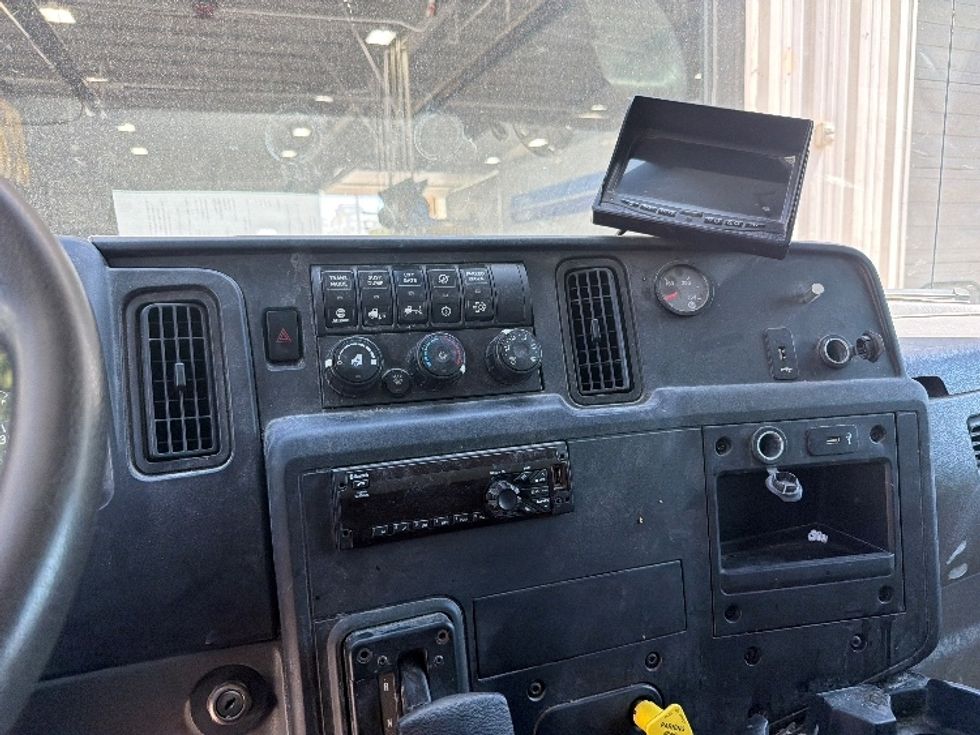 Medium Duty Box Truck-Light and Medium Duty Trucks-International-2020-MV607-Alexandria-VA-90,400\n\t\tmiles-$ 63,500 - Image 17
