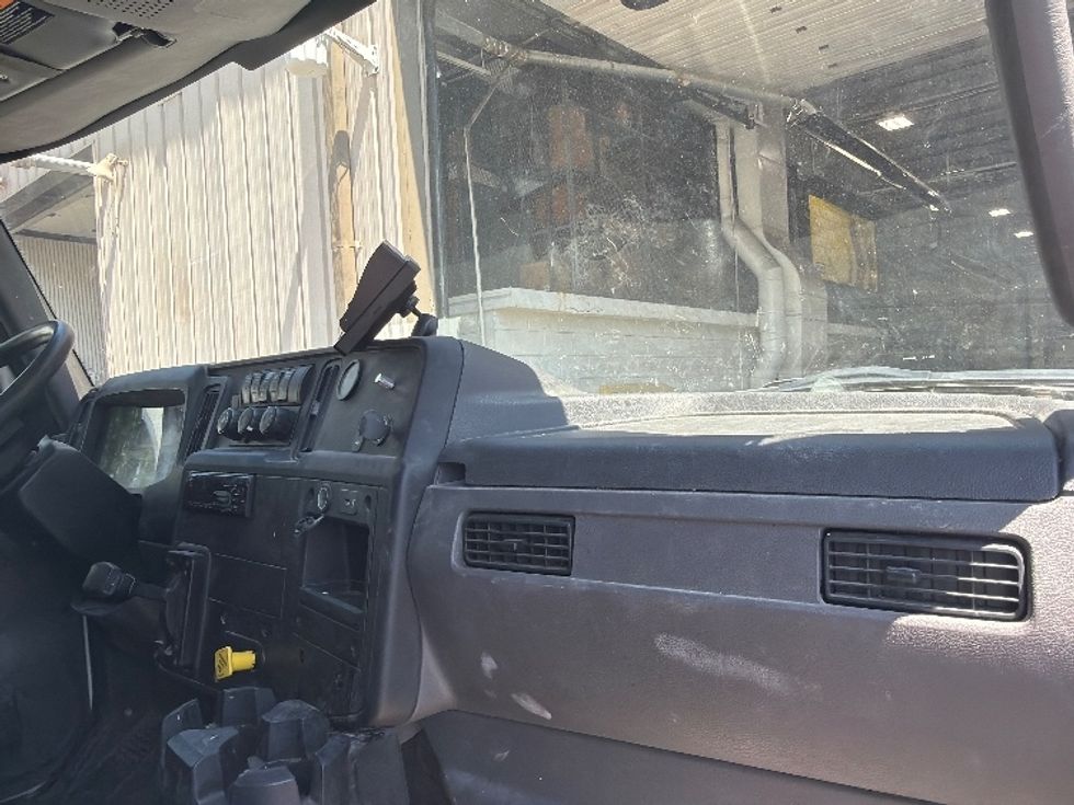 Medium Duty Box Truck-Light and Medium Duty Trucks-International-2020-MV607-Alexandria-VA-90,400\n\t\tmiles-$ 63,500 - Image 20