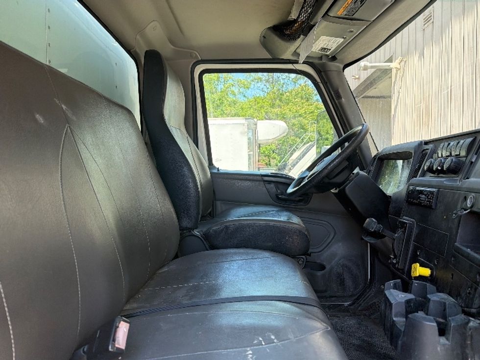 Medium Duty Box Truck-Light and Medium Duty Trucks-International-2020-MV607-Alexandria-VA-90,400\n\t\tmiles-$ 63,500 - Image 21