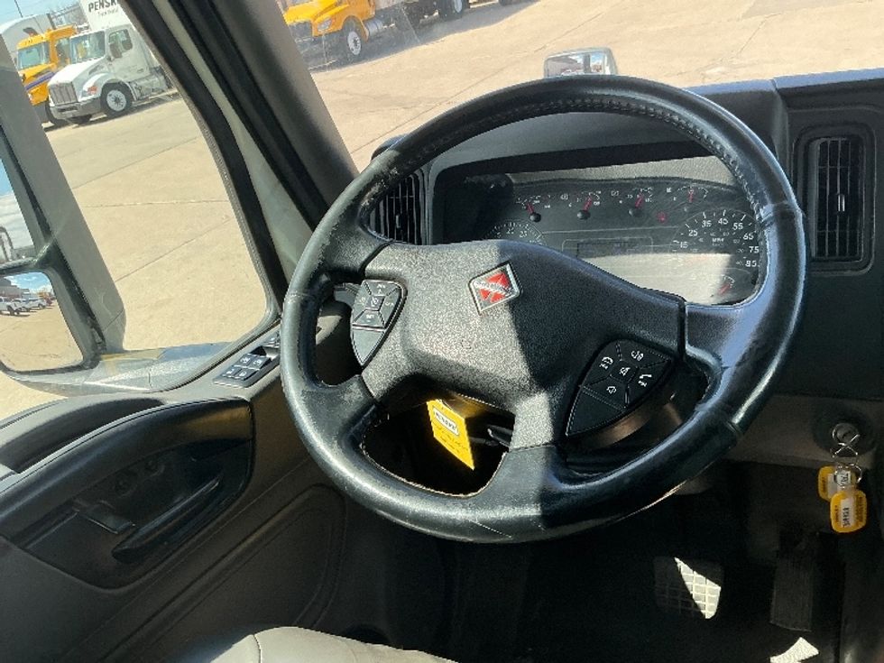 Medium Duty Box Truck-Light and Medium Duty Trucks-International-2020-MV607-Allen Park-MI-210,969\n\t\tmiles-$ 46,250 - Image 17