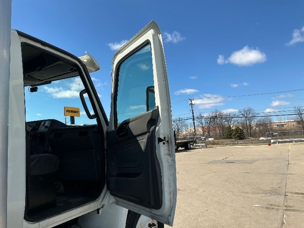 Medium Duty Box Truck-Light and Medium Duty Trucks-International-2020-MV607-Allen Park-MI-210,969\n\t\tmiles-$ 46,250 - Image 20