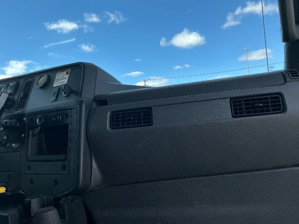 Medium Duty Box Truck-Light and Medium Duty Trucks-International-2020-MV607-Allen Park-MI-210,969\n\t\tmiles-$ 46,250 - Image 21