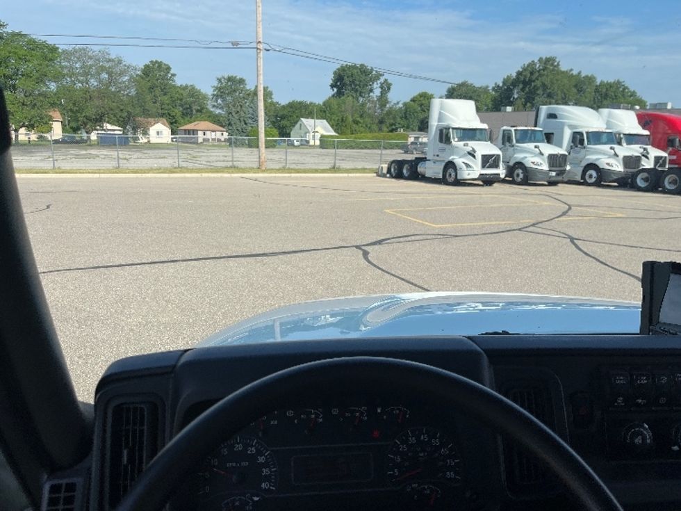 Medium Duty Box Truck-Light and Medium Duty Trucks-International-2020-MV607-Allen Park-MI-217,825\n\t\tmiles-$ 44,750 - Image 17