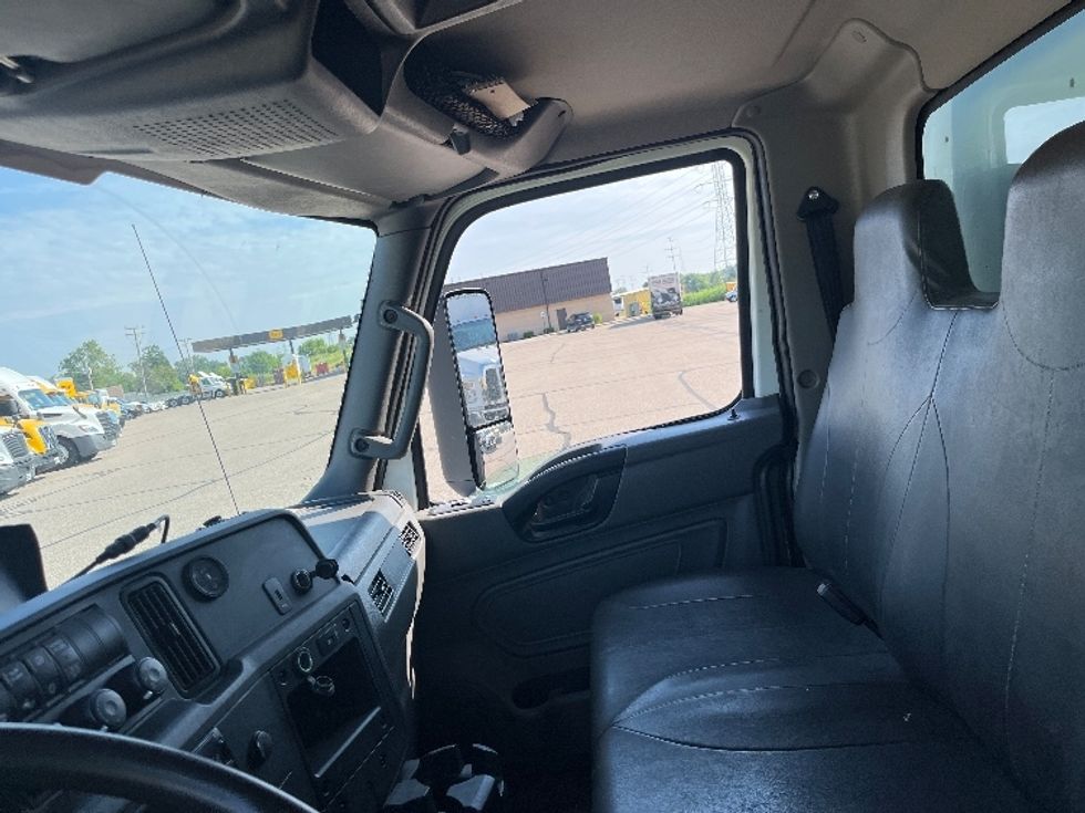 Medium Duty Box Truck-Light and Medium Duty Trucks-International-2020-MV607-Allen Park-MI-217,825\n\t\tmiles-$ 44,750 - Image 19
