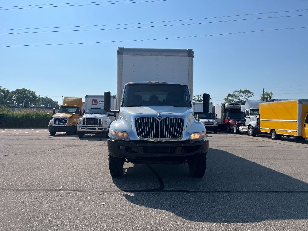Medium Duty Box Truck-Light and Medium Duty Trucks-International-2020-MV607-Allen Park-MI-217,825\n\t\tmiles-$ 44,750 - Image 2