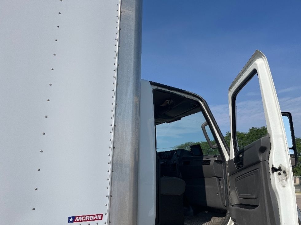 Medium Duty Box Truck-Light and Medium Duty Trucks-International-2020-MV607-Allen Park-MI-217,825\n\t\tmiles-$ 44,750 - Image 20